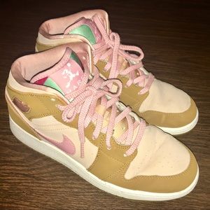 Nike Air Jordan 1 Retro Hare Pink 7Y (9 women)